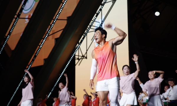 火把映舞步，银龄绽芳华——蒙牛悠瑞《劲舞开跳吧！》燃动西昌火把广场，全民开跳！