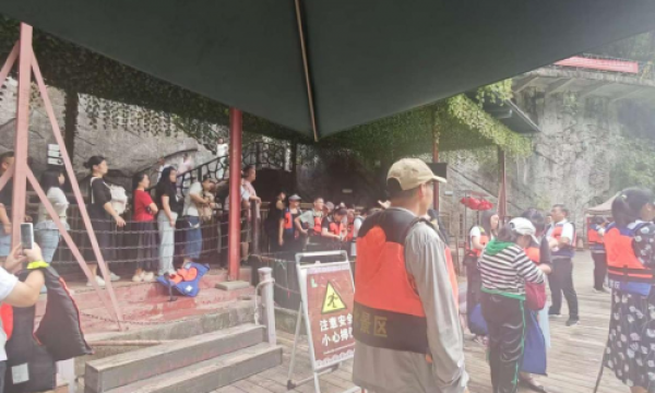 “八月黔行，清凉漫时光”主题活动盛大开幕 四川游客共赴黔江清凉之旅