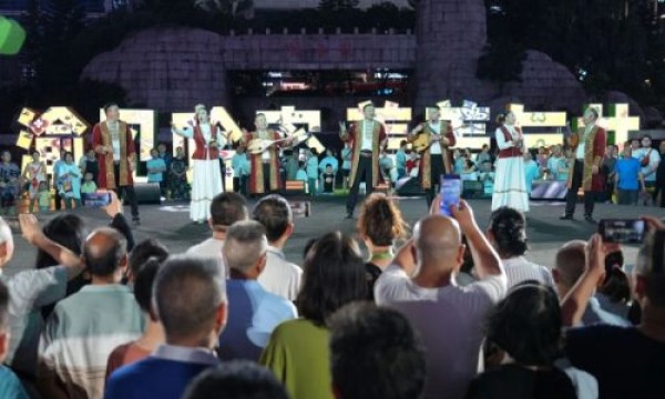 “瓜香溢山城·渝哈一家亲”活动在重庆市江北区隆重举行